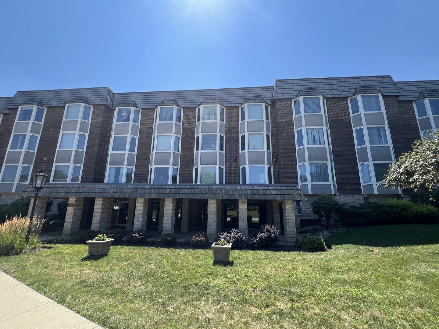 500 Thames Parkway #1F, Park Ridge, IL