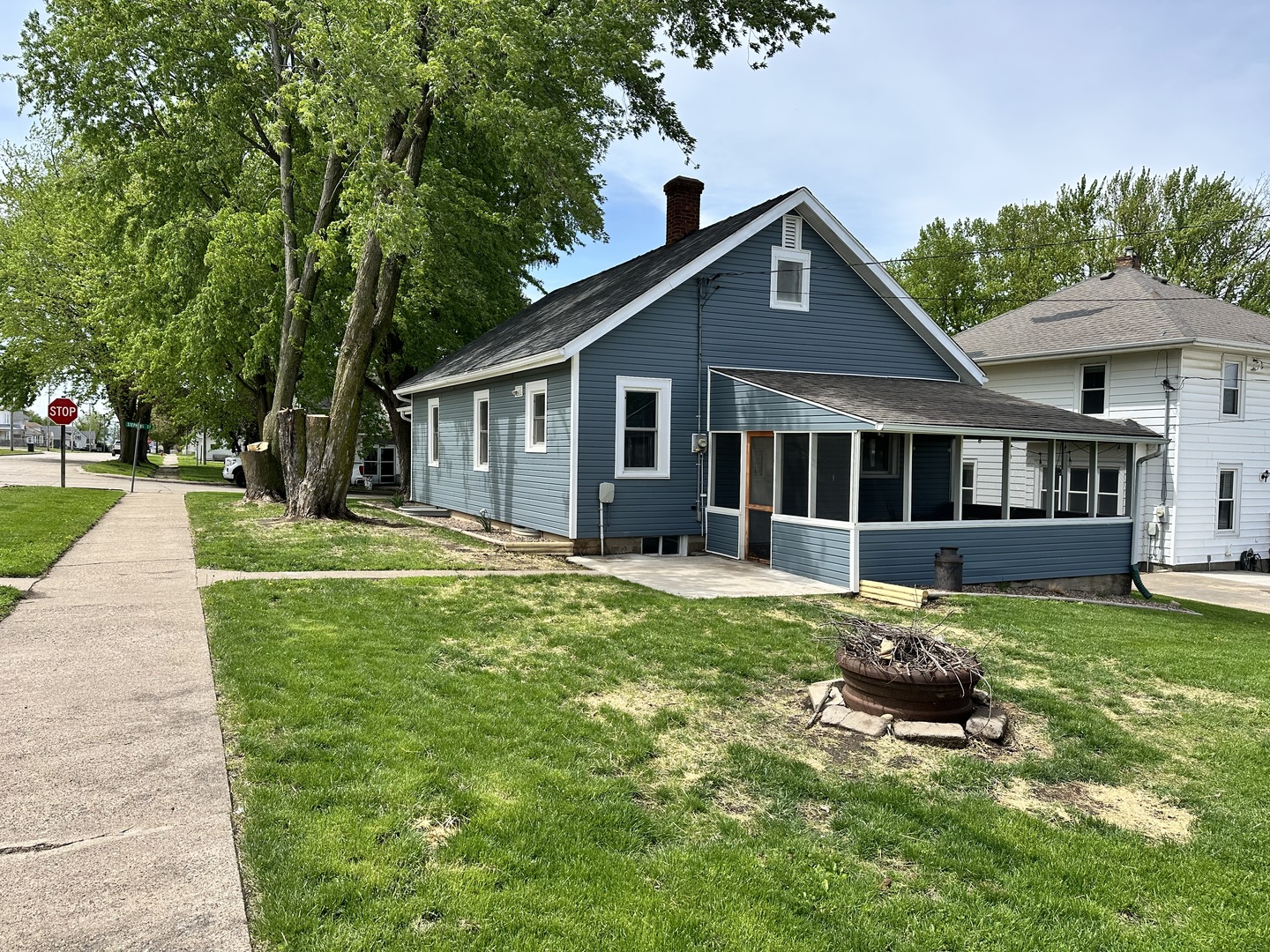 32 S Stephens Street, Preston, IA