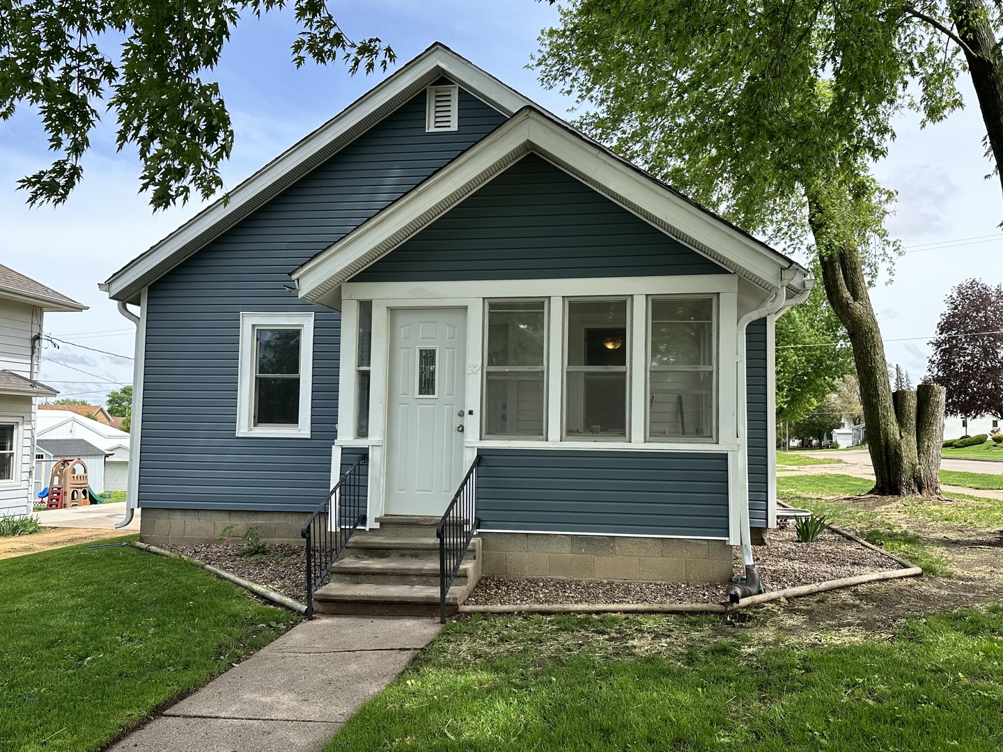 32 S Stephens Street, Preston, IA