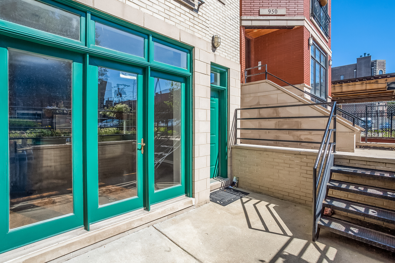 952 W Barry Avenue #G, Chicago, IL