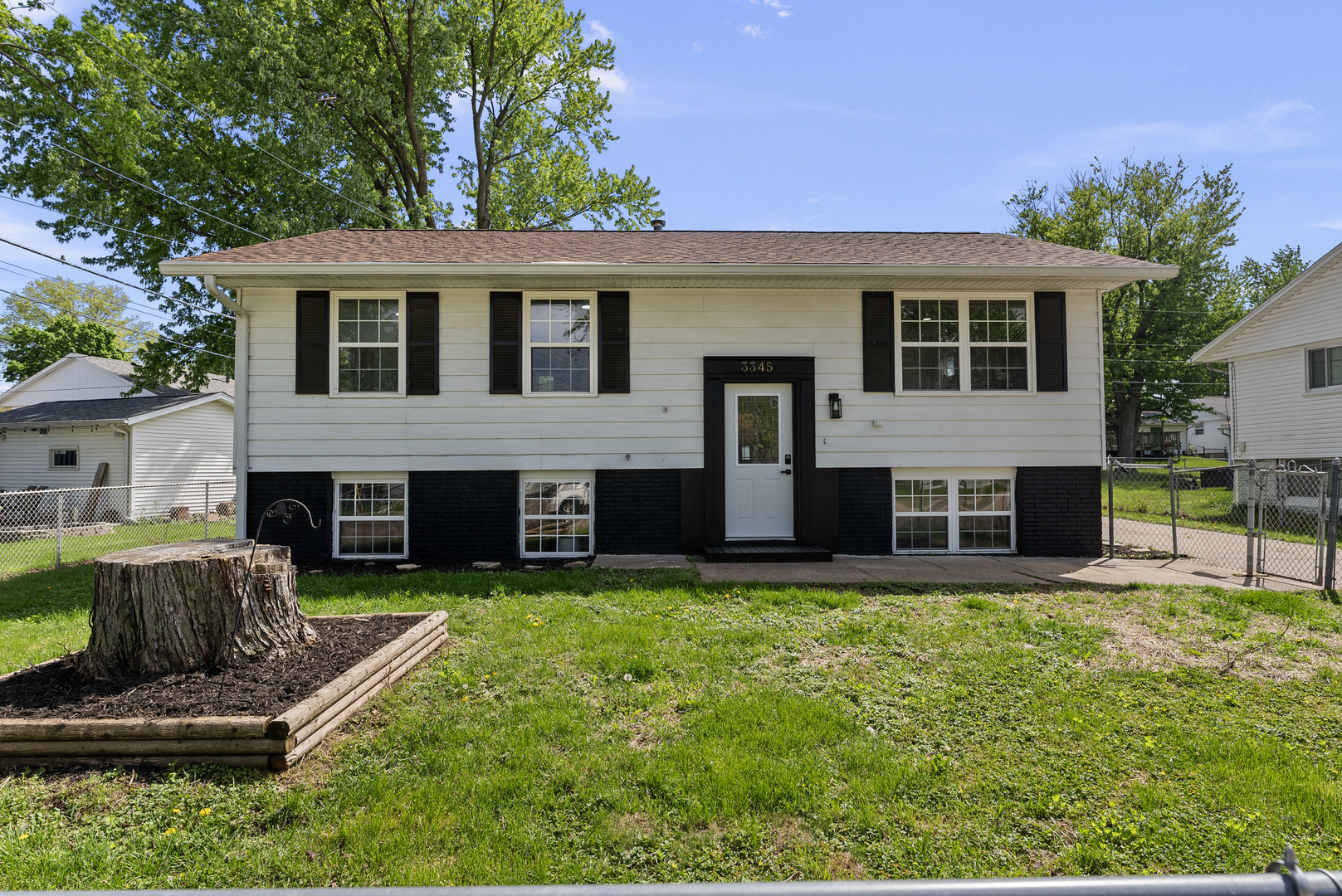 3345 W Garfield Street, Davenport, IA