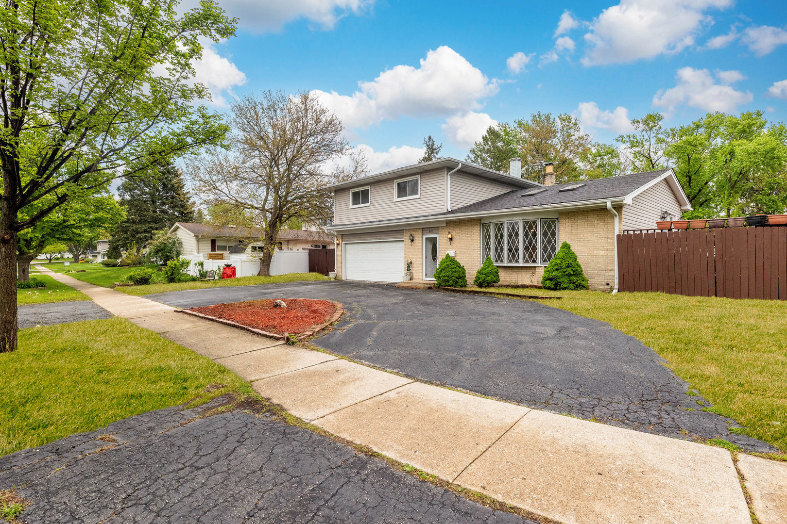 409 Hillcrest Lane, Lombard, IL