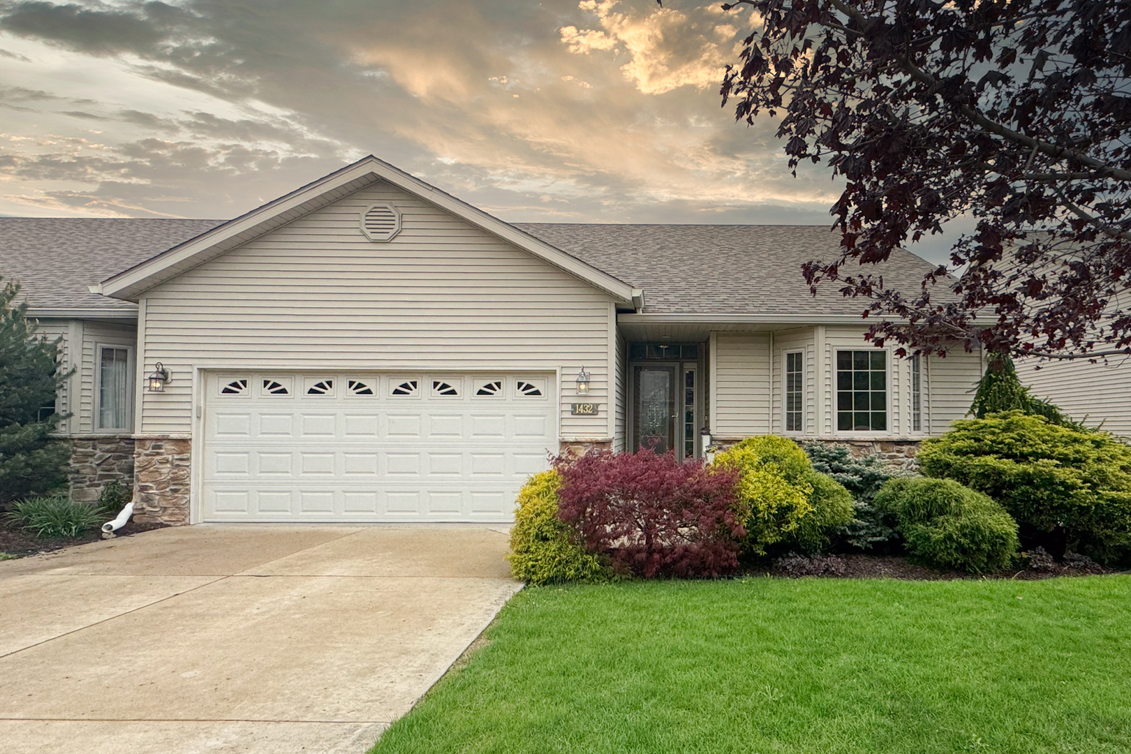 1432 Brady Lane, Rockford, IL