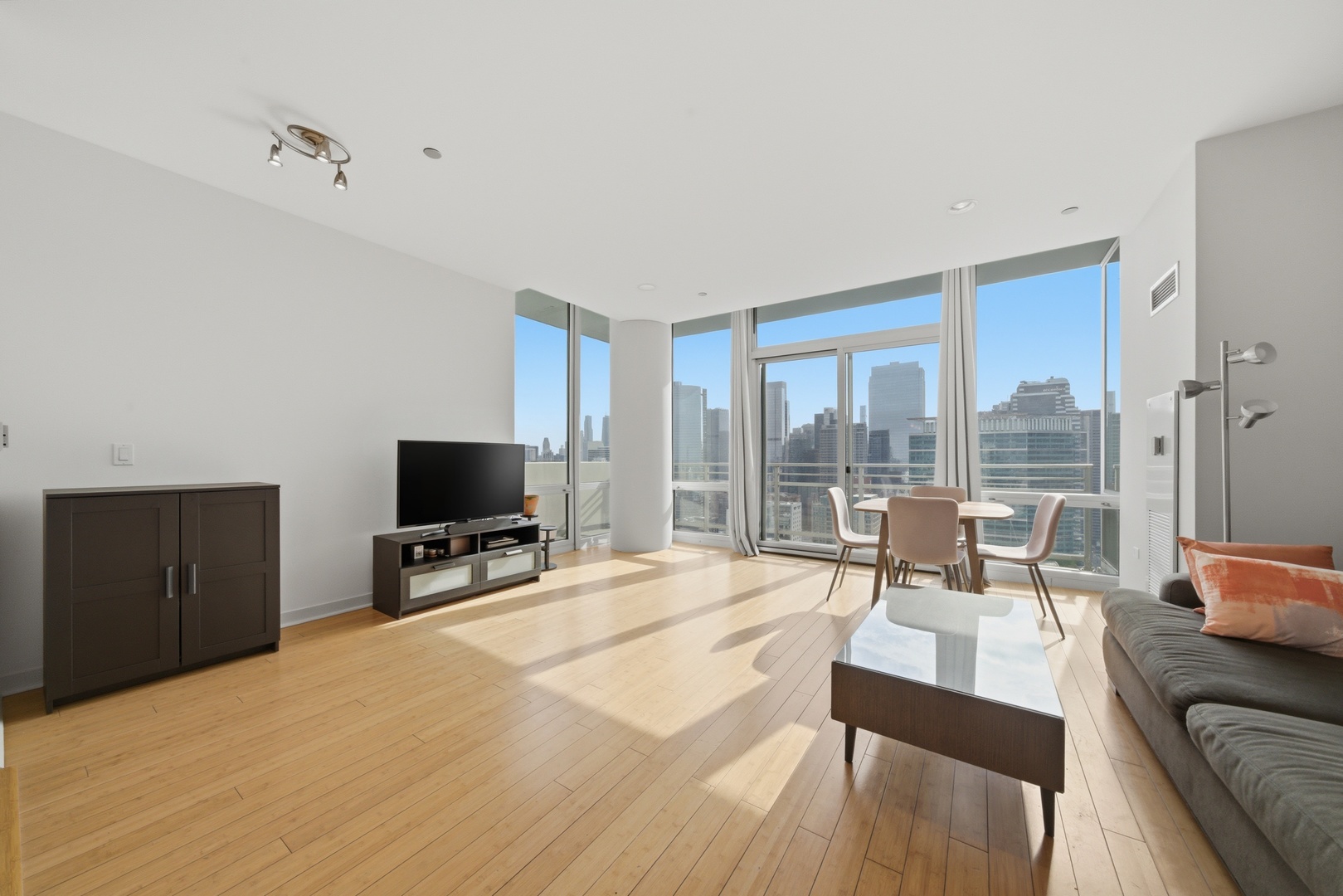 737 W Washington Boulevard #3406, Chicago, IL