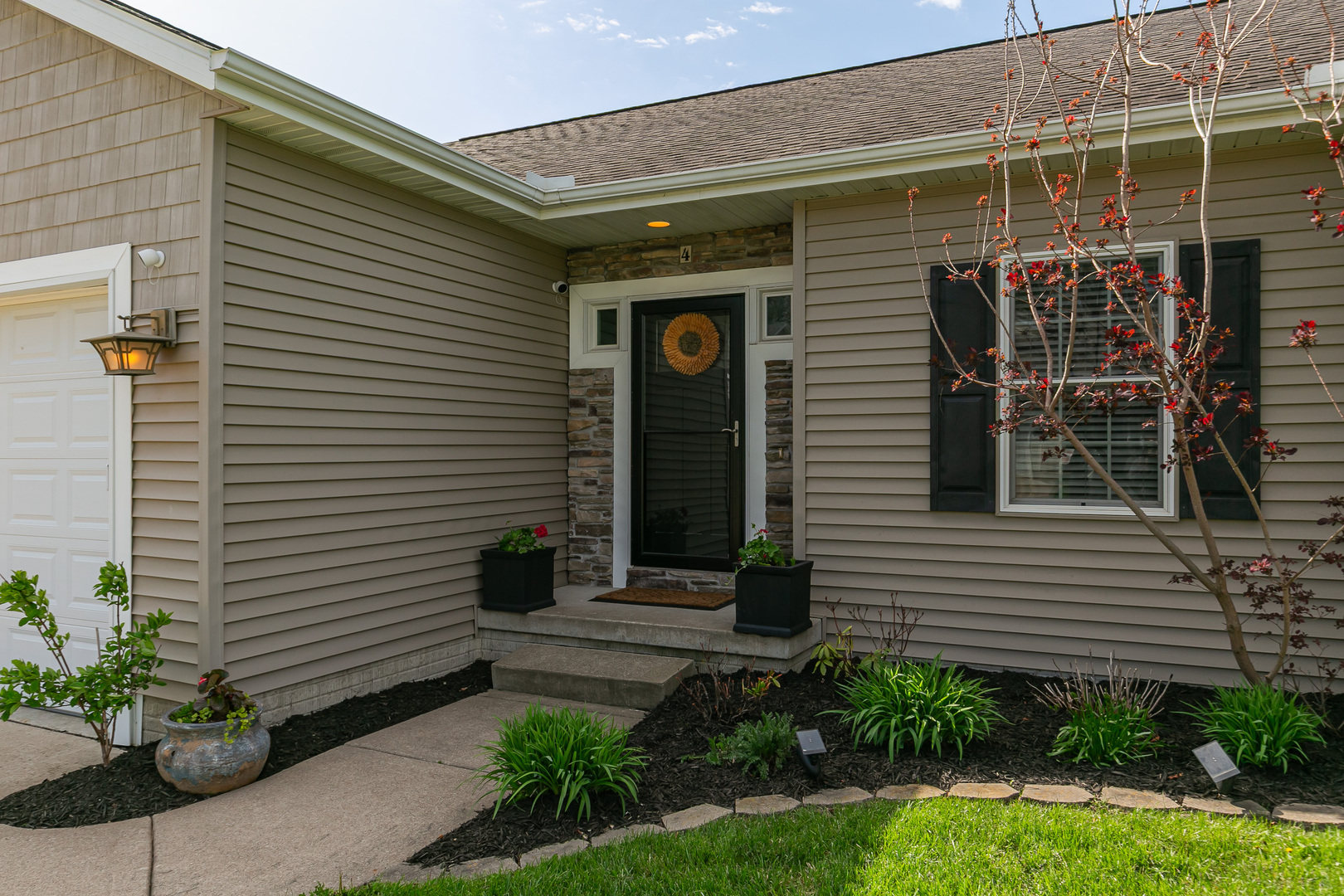 4 FRONTIER Court, Le Claire, IA