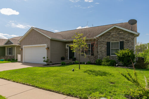 4 FRONTIER Court, Le Claire, IA