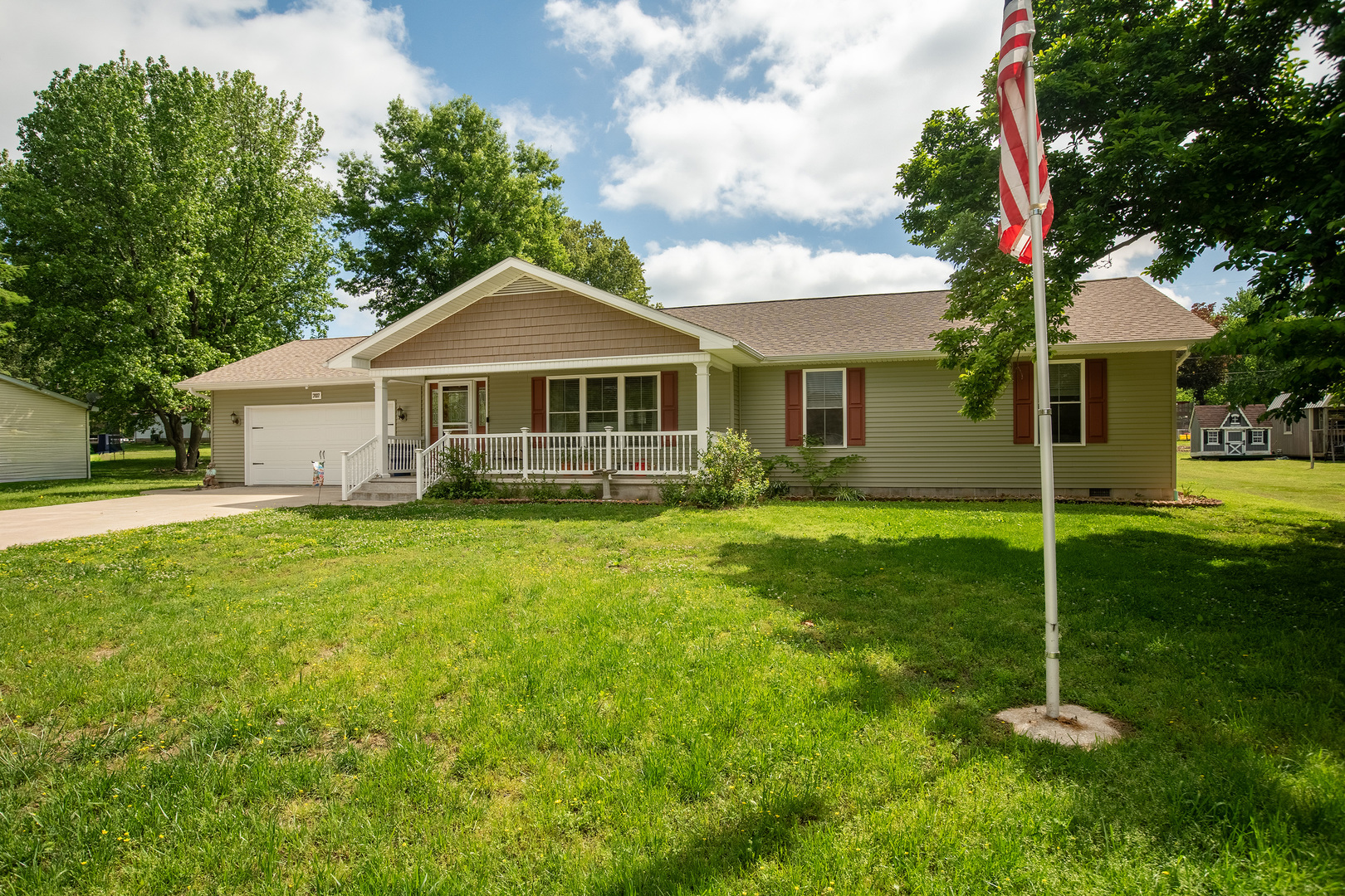 707 S Sunny Slope Street, West Frankfort, IL