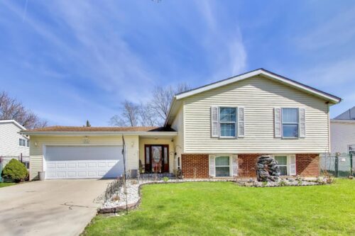 2215 S BRADFORD Drive, Wheaton, IL