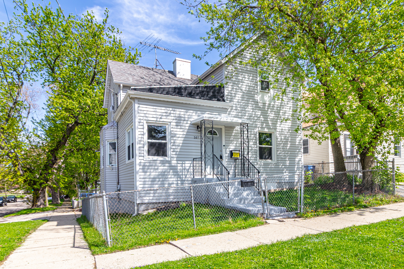 201 S Park Avenue, Waukegan, IL