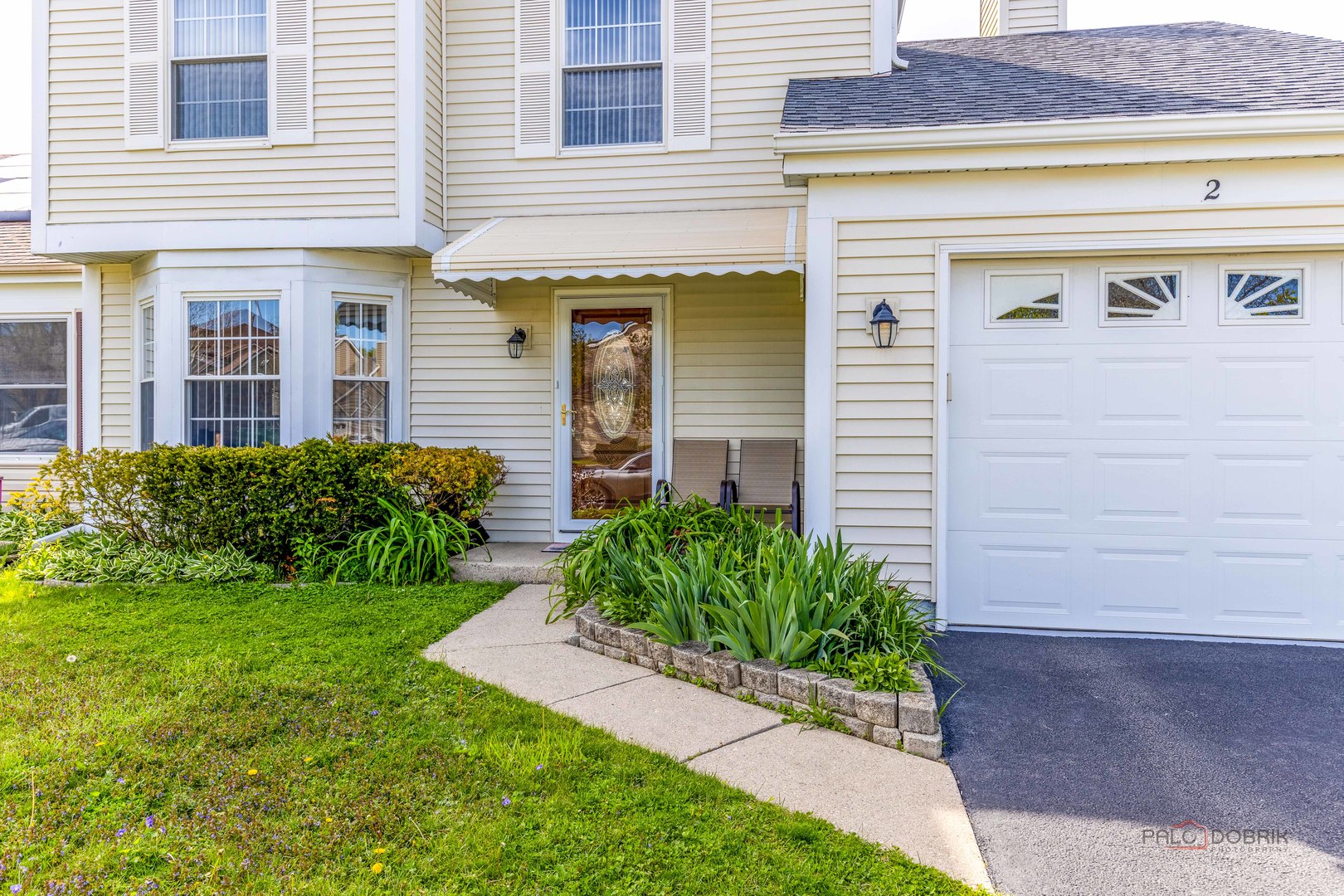2 SANDHURST Road, Mundelein, IL