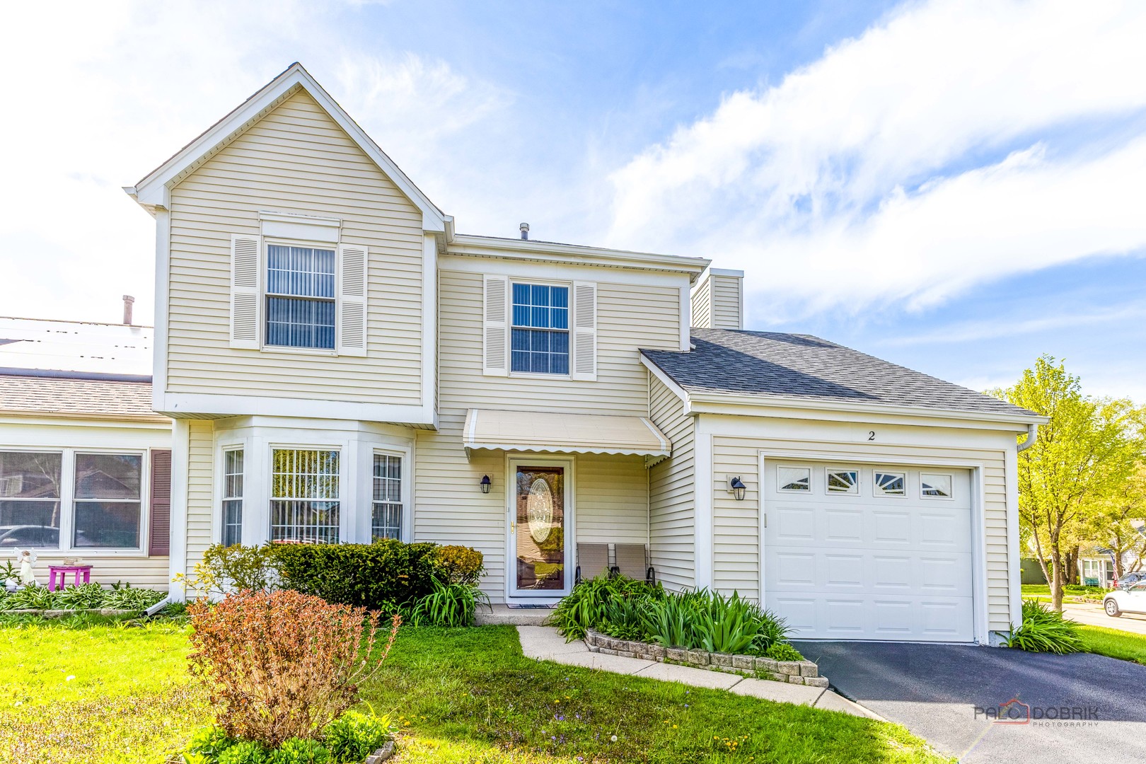 2 SANDHURST Road, Mundelein, IL