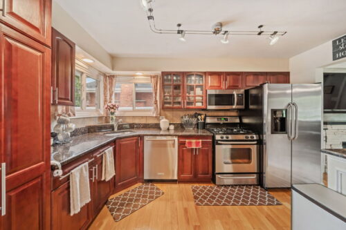 8243 N Washington Street, Niles, IL