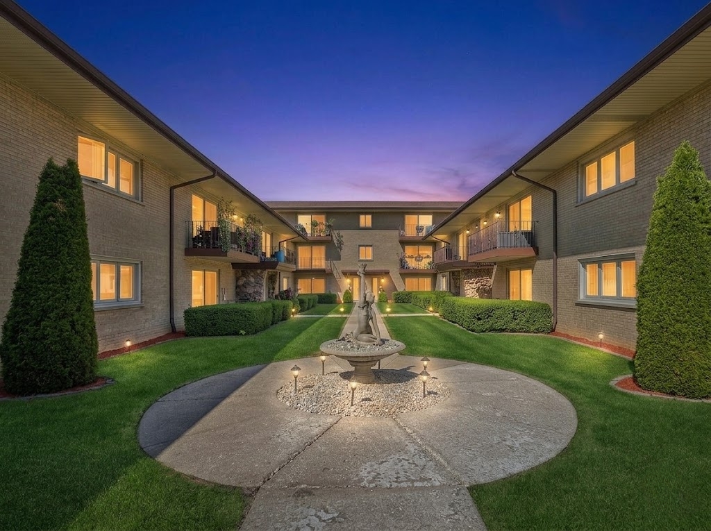 6136 S Kensington Avenue #D, Countryside, IL