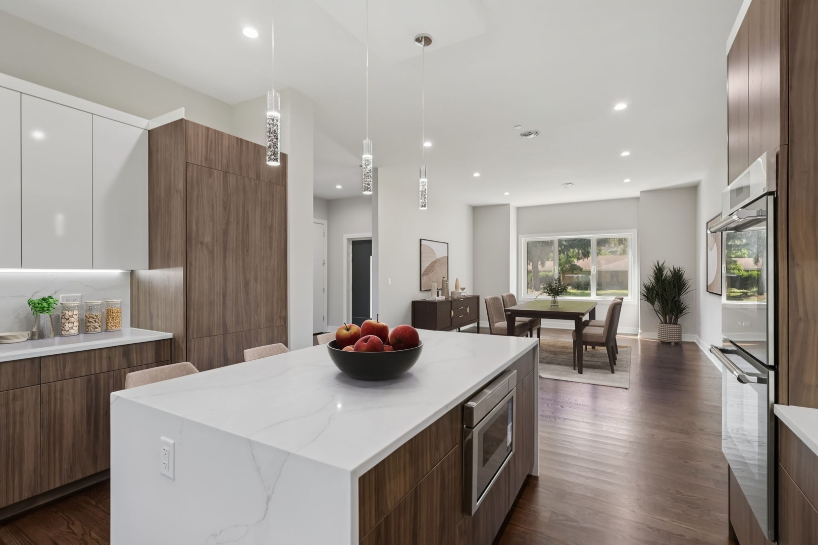 1744 Walnut Circle, Northbrook, IL