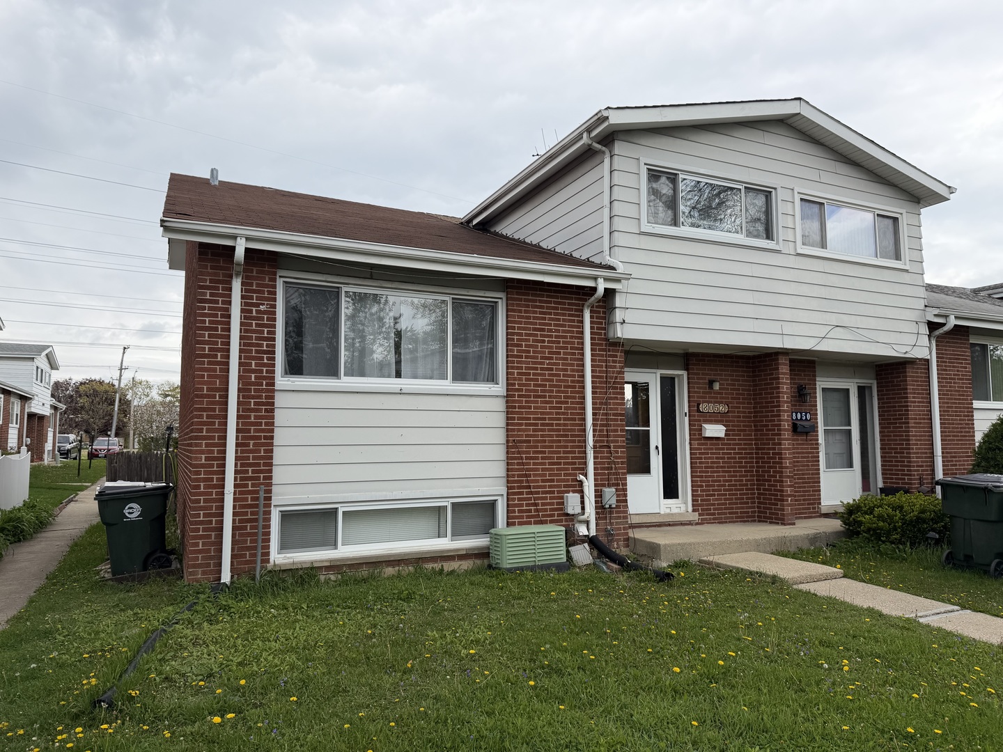 8052 W Lyons Street, Niles, IL
