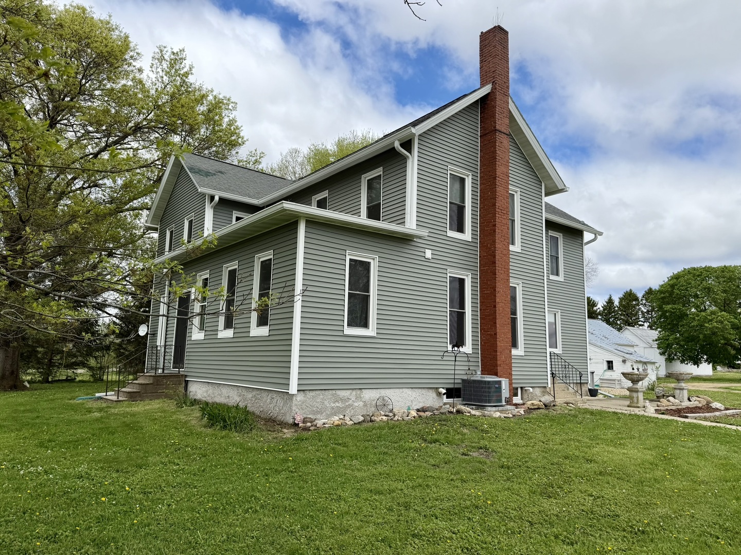 17767 2400 N Avenue, Walnut, IL