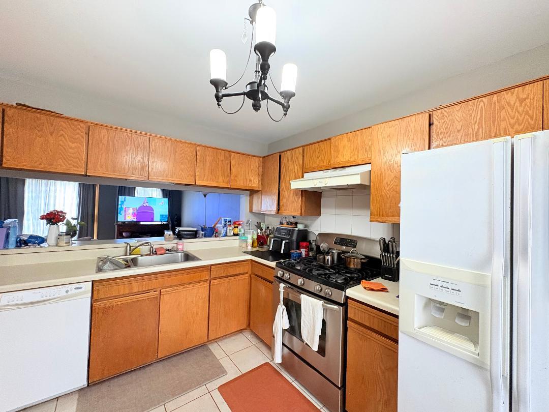 393 Catbird Lane, Deerfield, IL