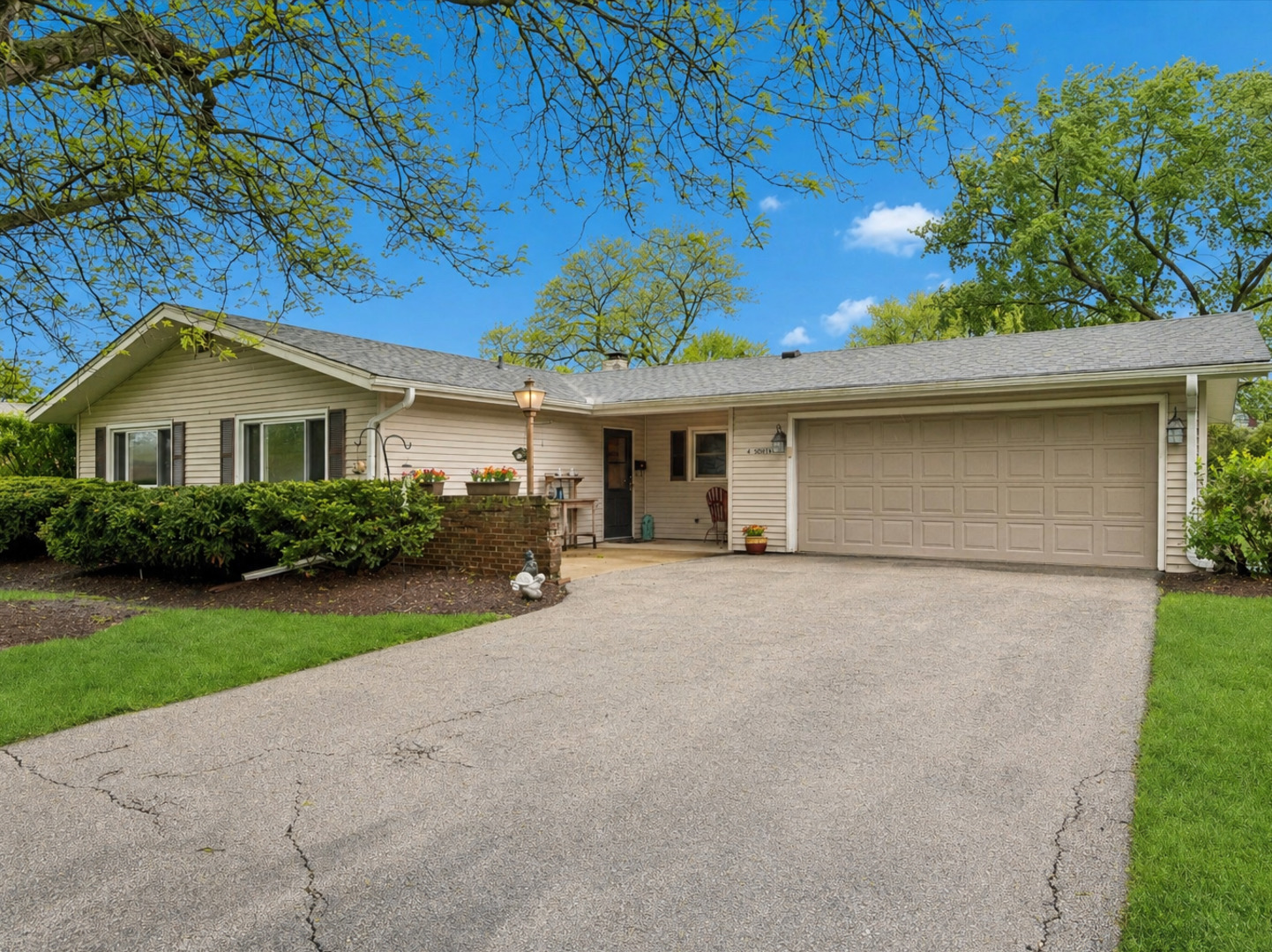 4 S Cypress Lane, North Aurora, IL