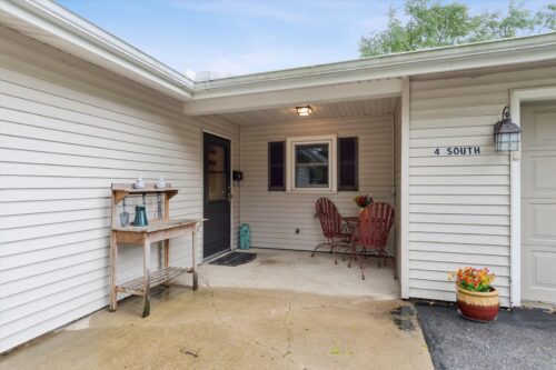 4 S Cypress Lane, North Aurora, IL