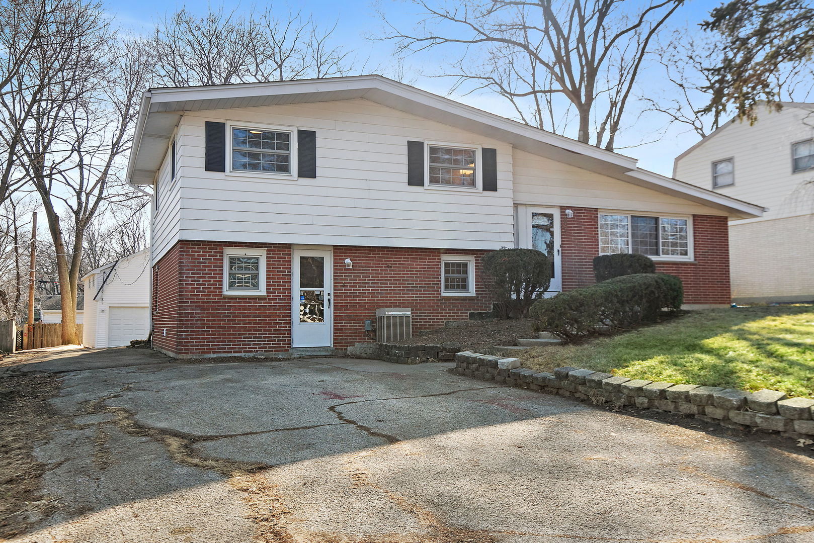 657 Lomond Drive, Mundelein, IL