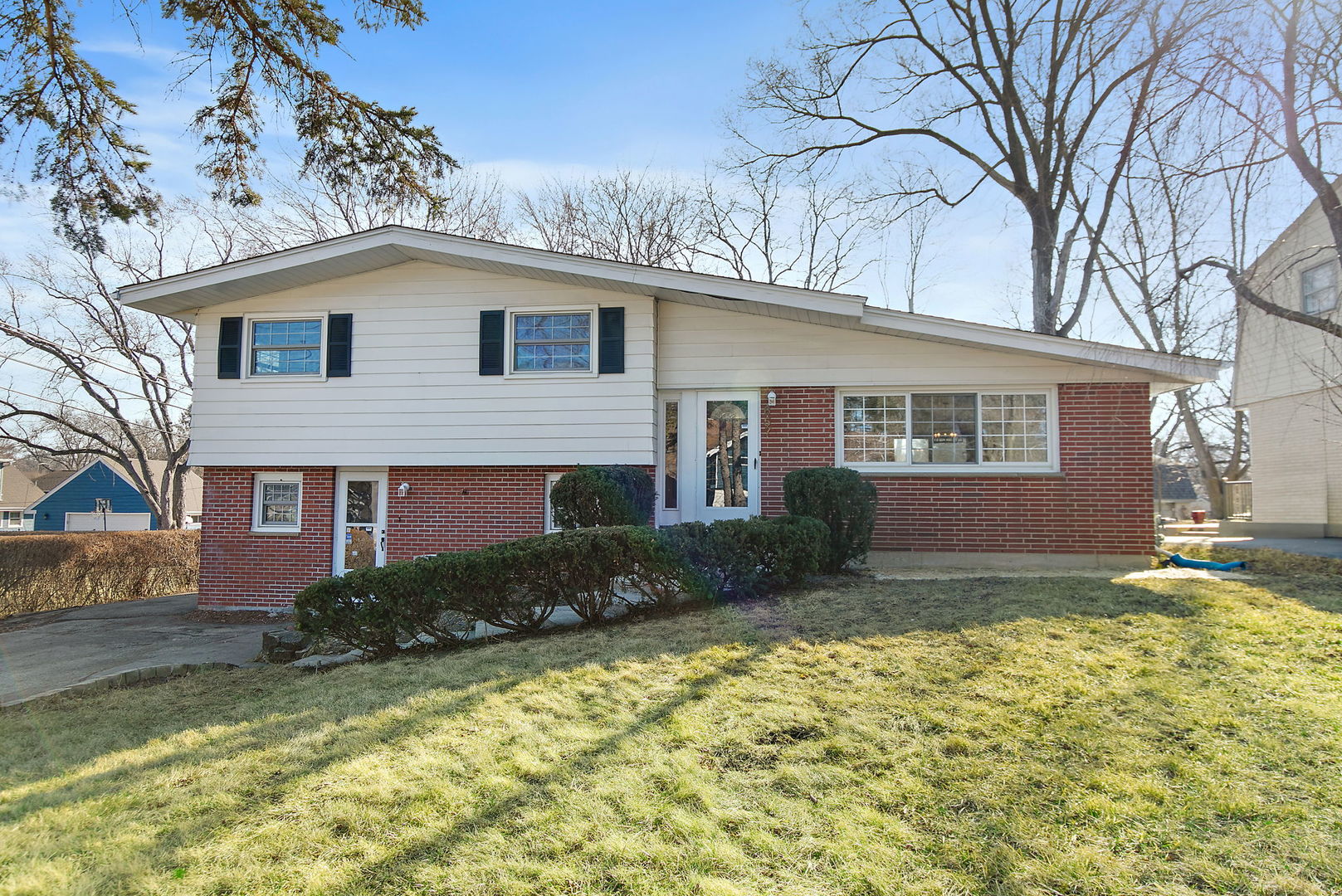 657 Lomond Drive, Mundelein, IL