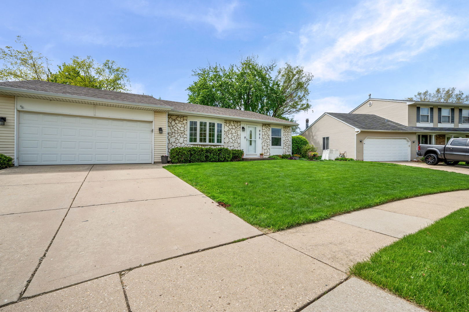 985 Brower Drive, Roselle, IL