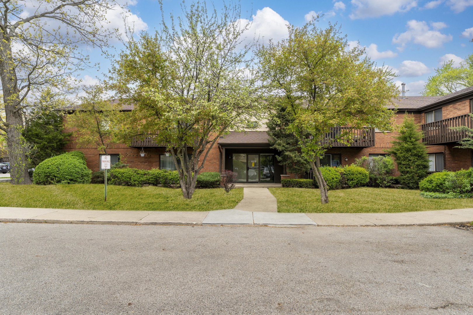 33561 N Royal Oak Lane #209, Grayslake, IL