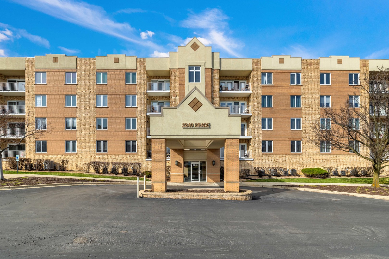 2240 S Grace Street #303, Lombard, IL