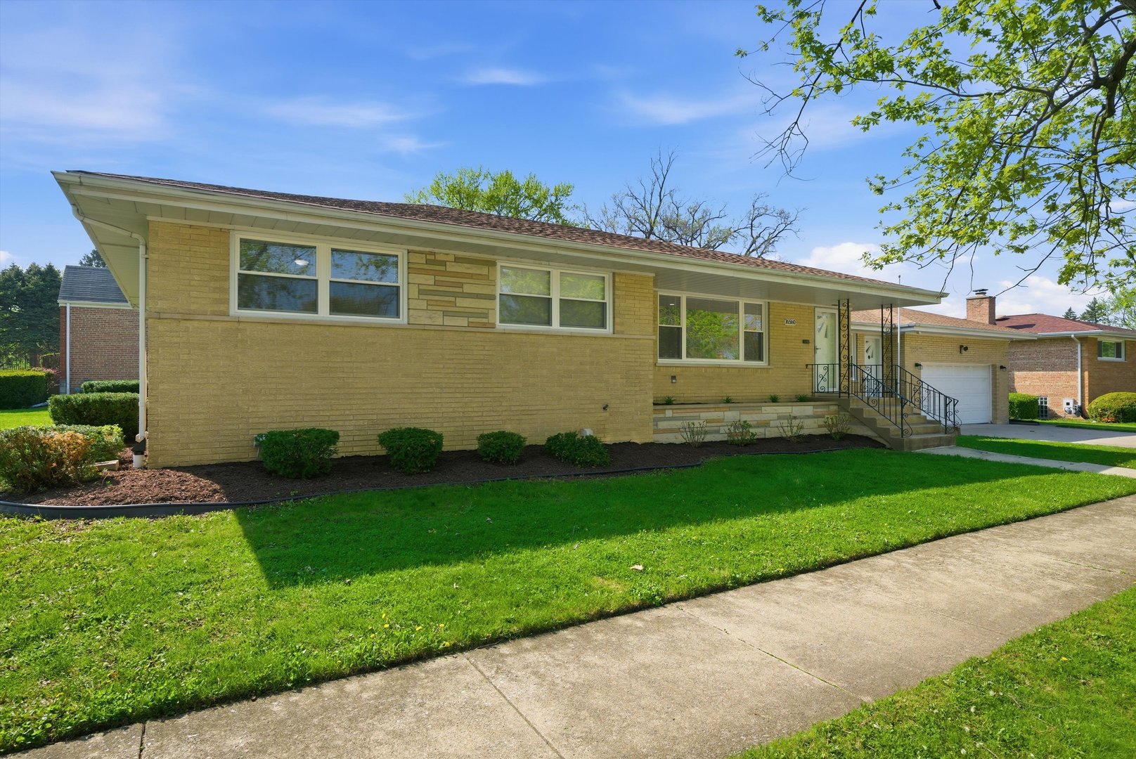 16560 Greenwood Avenue, South Holland, IL