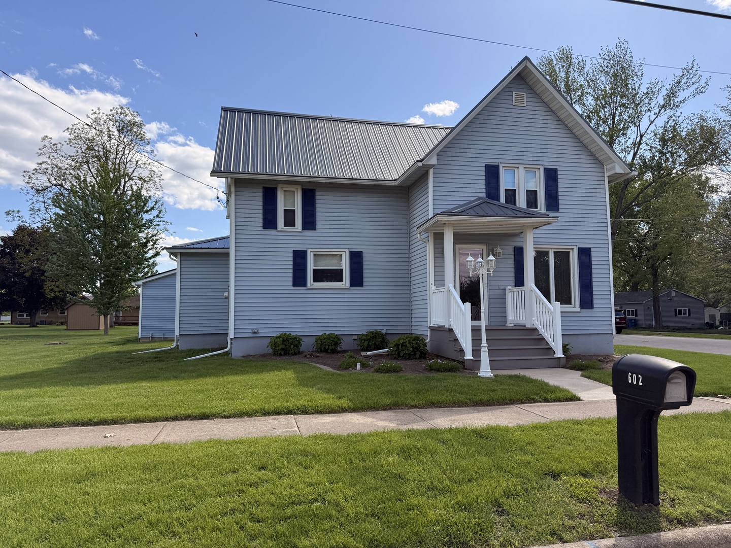602 E High Street, Hennepin, IL