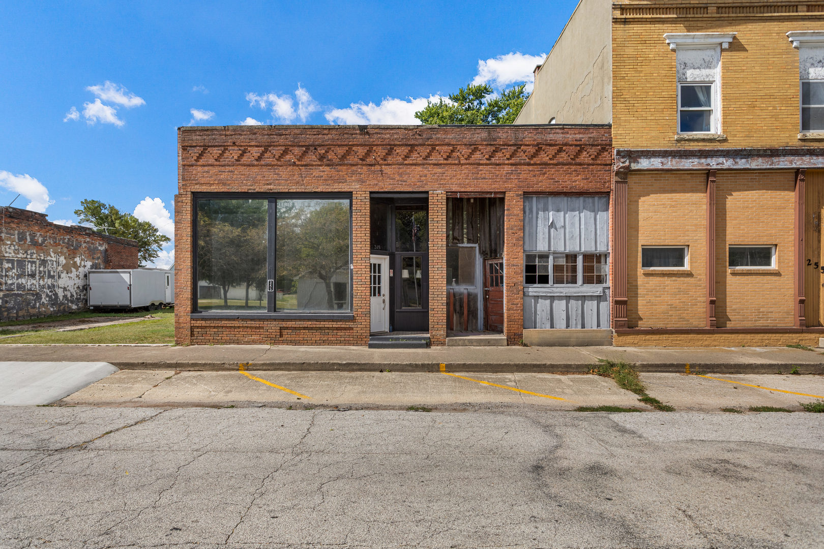 245 N Highway Avenue, Deland, IL