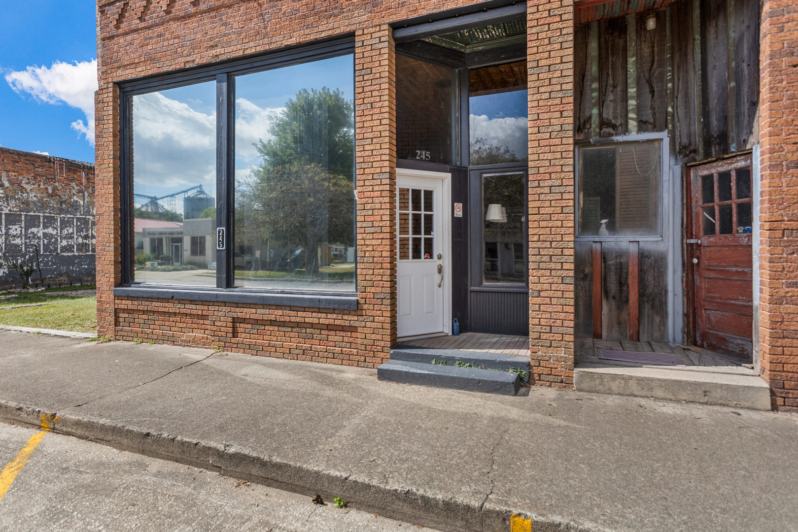 245 N Highway Avenue, Deland, IL