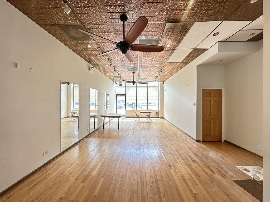 2138 W CHICAGO Avenue, Chicago, IL