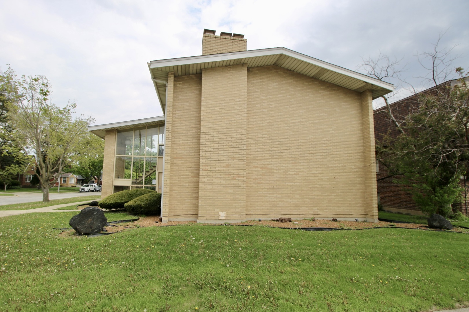 10357 Wight Street, Westchester, IL