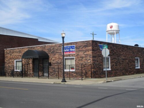 123 E MAIN Street, Benton, IL