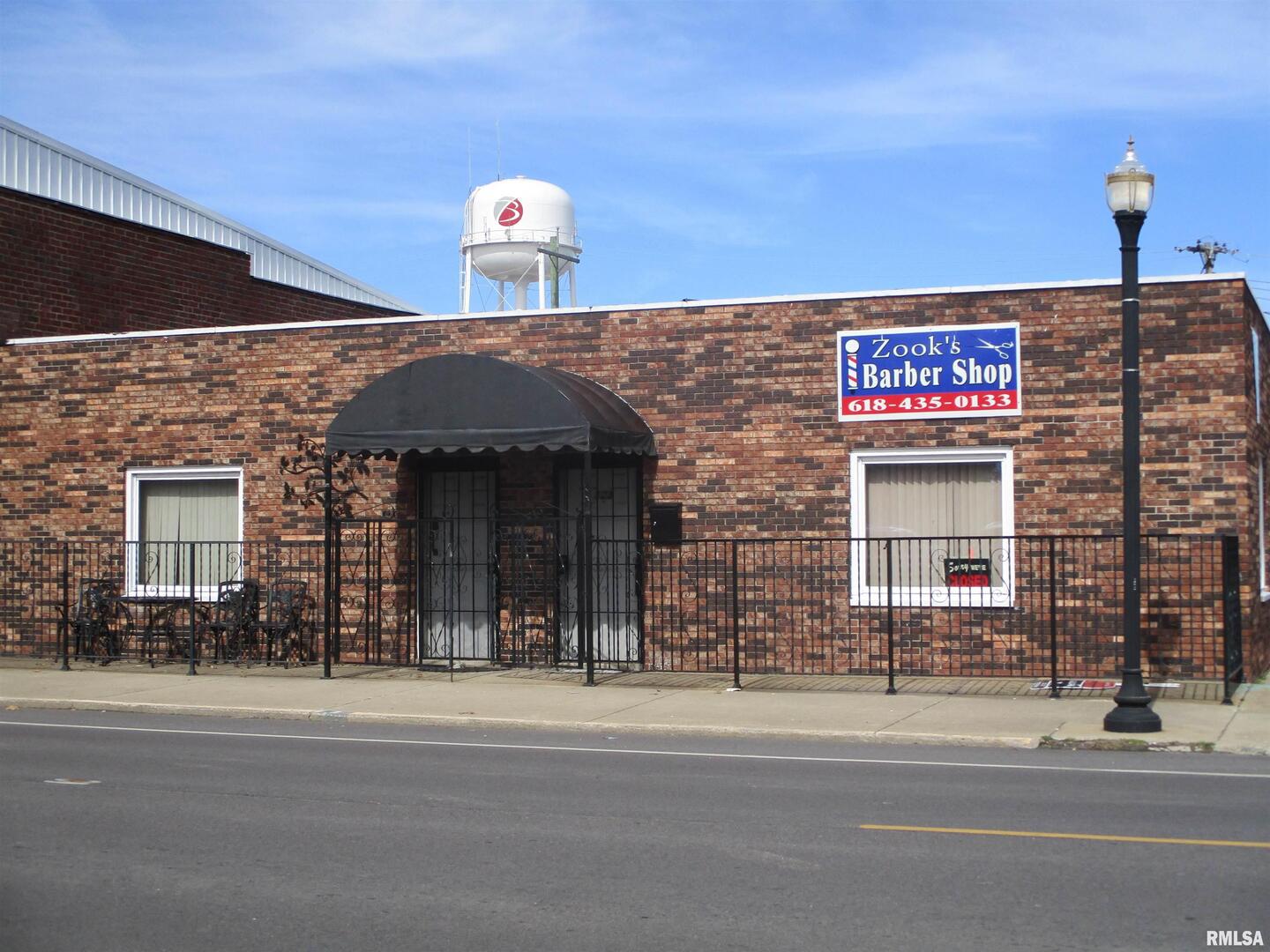 123 E MAIN Street, Benton, IL