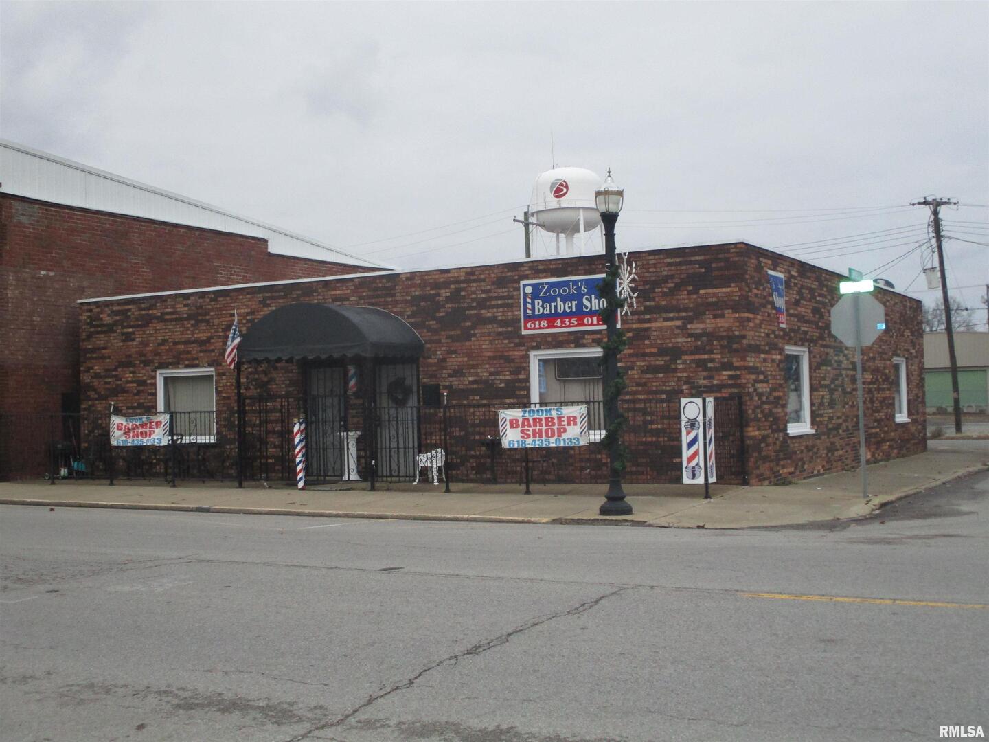 123 E MAIN Street, Benton, IL