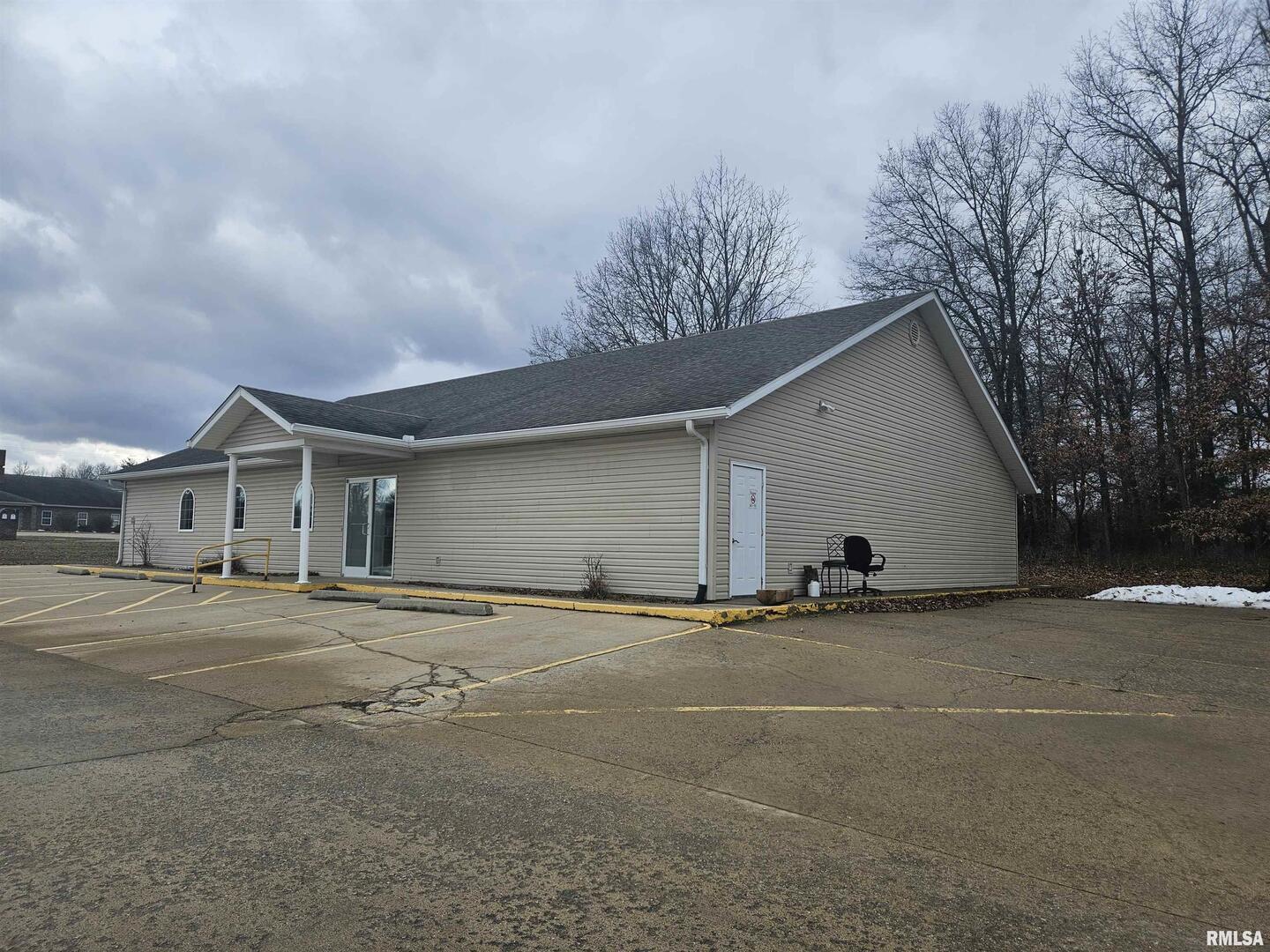 4110 S Water Tower Place, Mt Vernon, IL