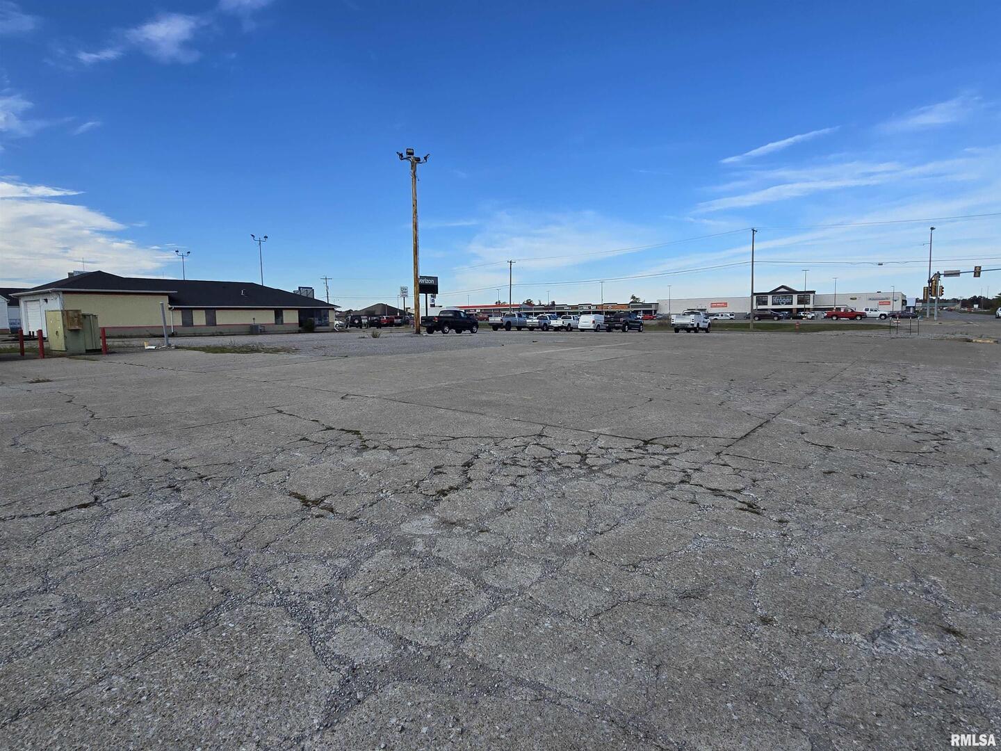 630 N COMMERCIAL Street, Harrisburg, IL