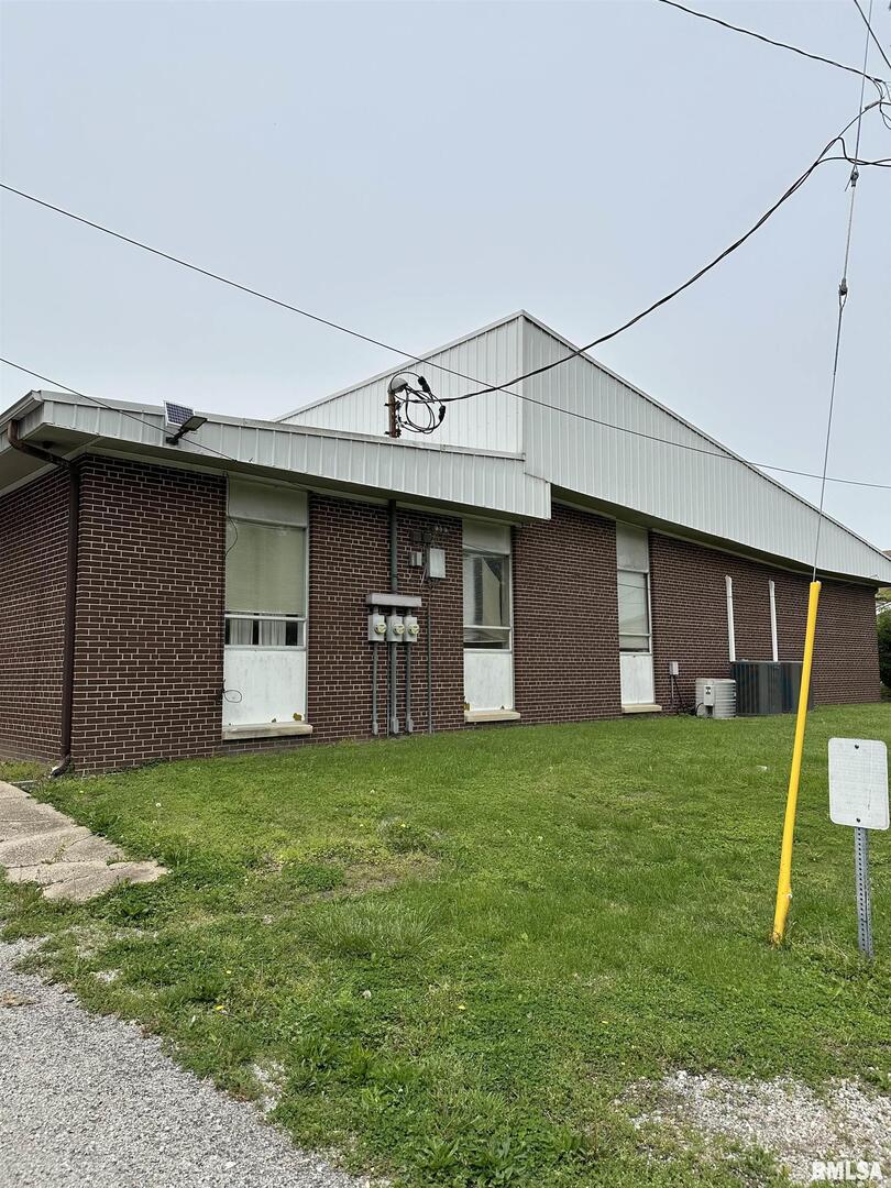 20 N WASHINGTON Street, Duquoin, IL