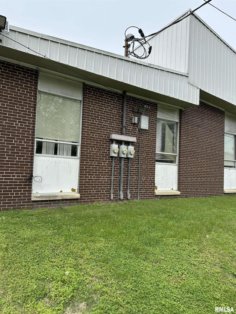20 N WASHINGTON Street, Duquoin, IL