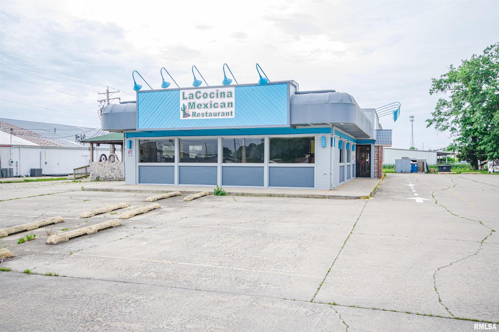 1407 W MAIN Street, Salem, IL