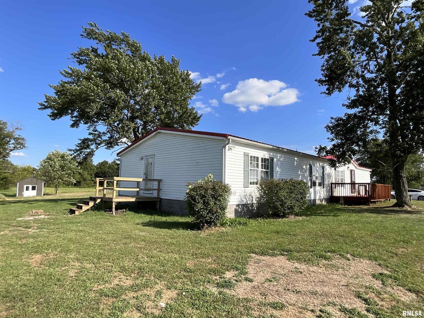 7106 Krutsinger Road, Kinmundy, IL