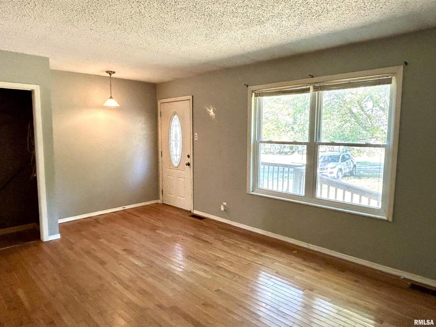 744 Cardinal Rd Road, Carbondale, IL