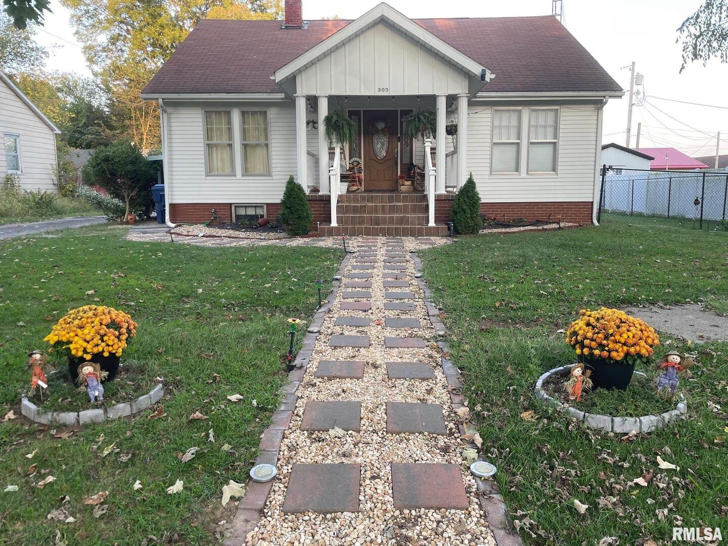 302 2ND Street, Carmi, IL