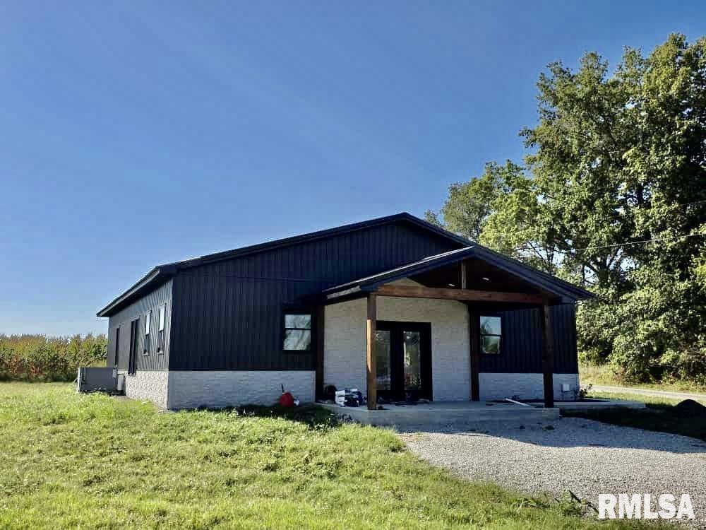 1934 County Road 315 E Road, Xenia, IL