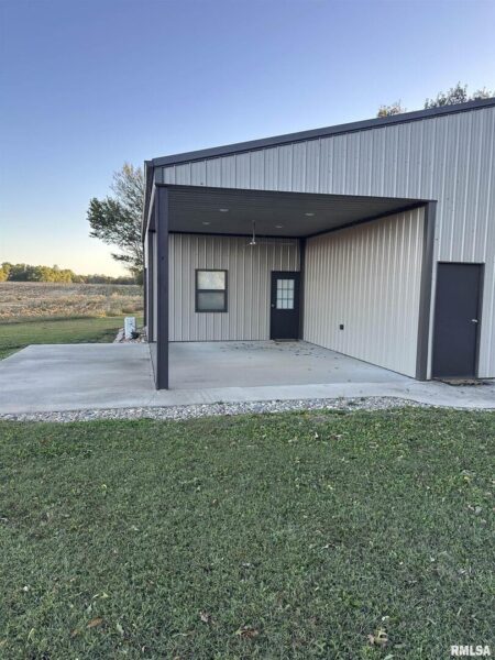 814 HYDE PARK Road, Royalton, IL