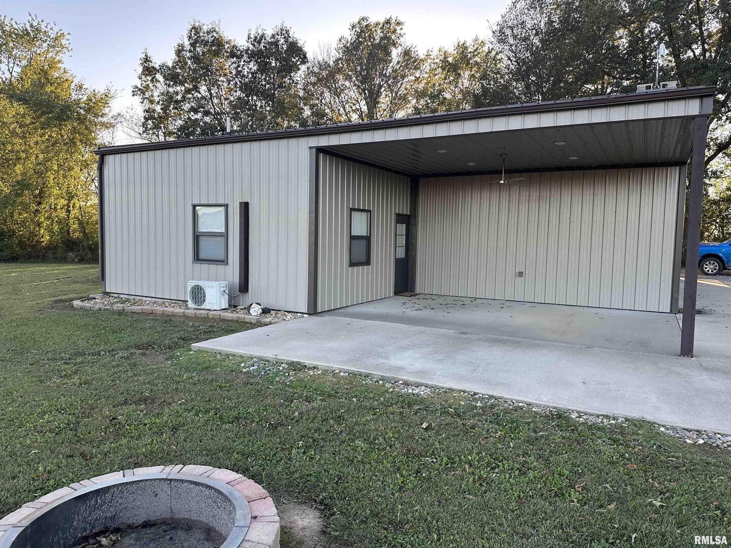 814 HYDE PARK Road, Royalton, IL