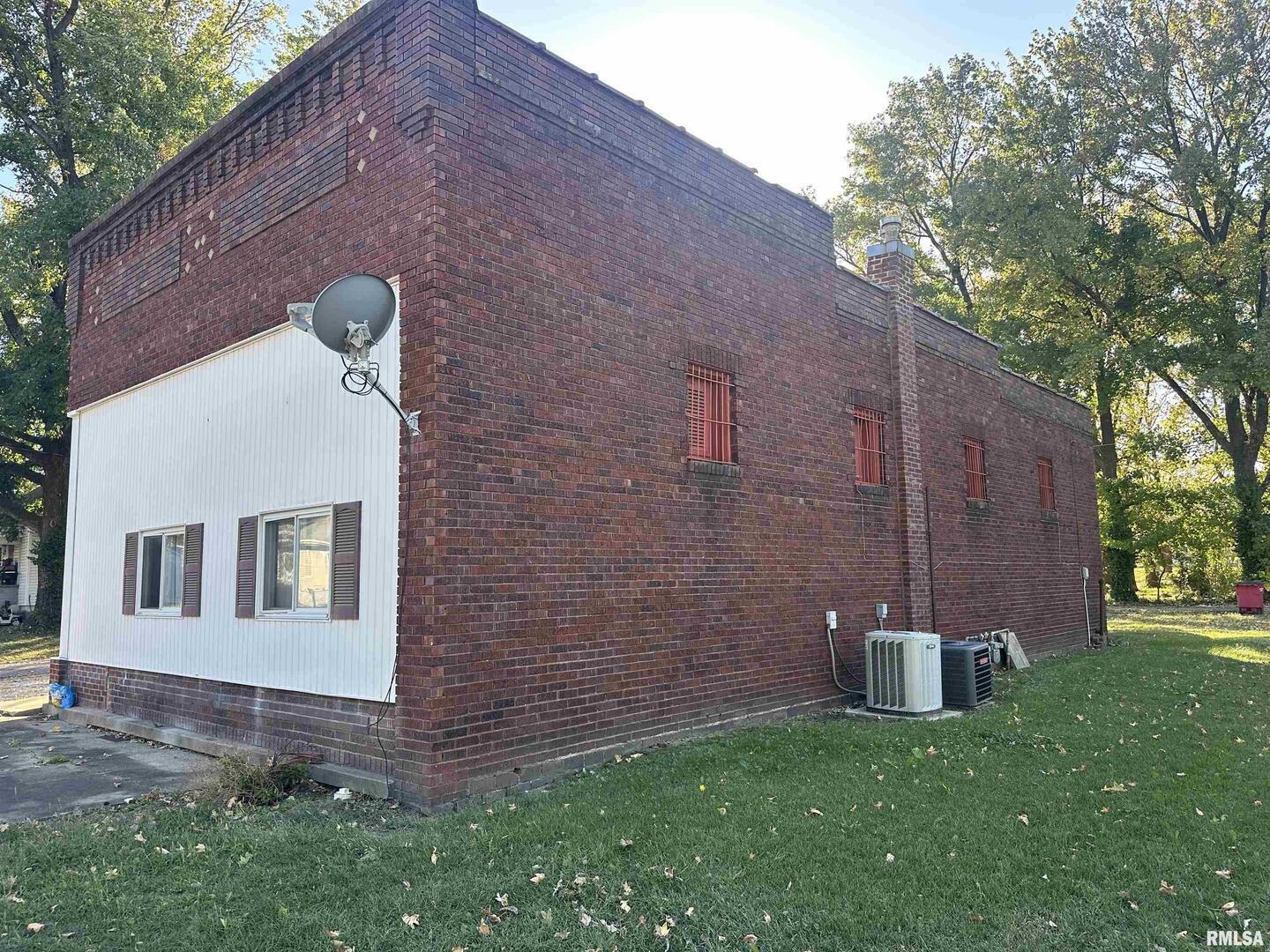 401 N DIVISION Street #A & B, Duquoin, IL