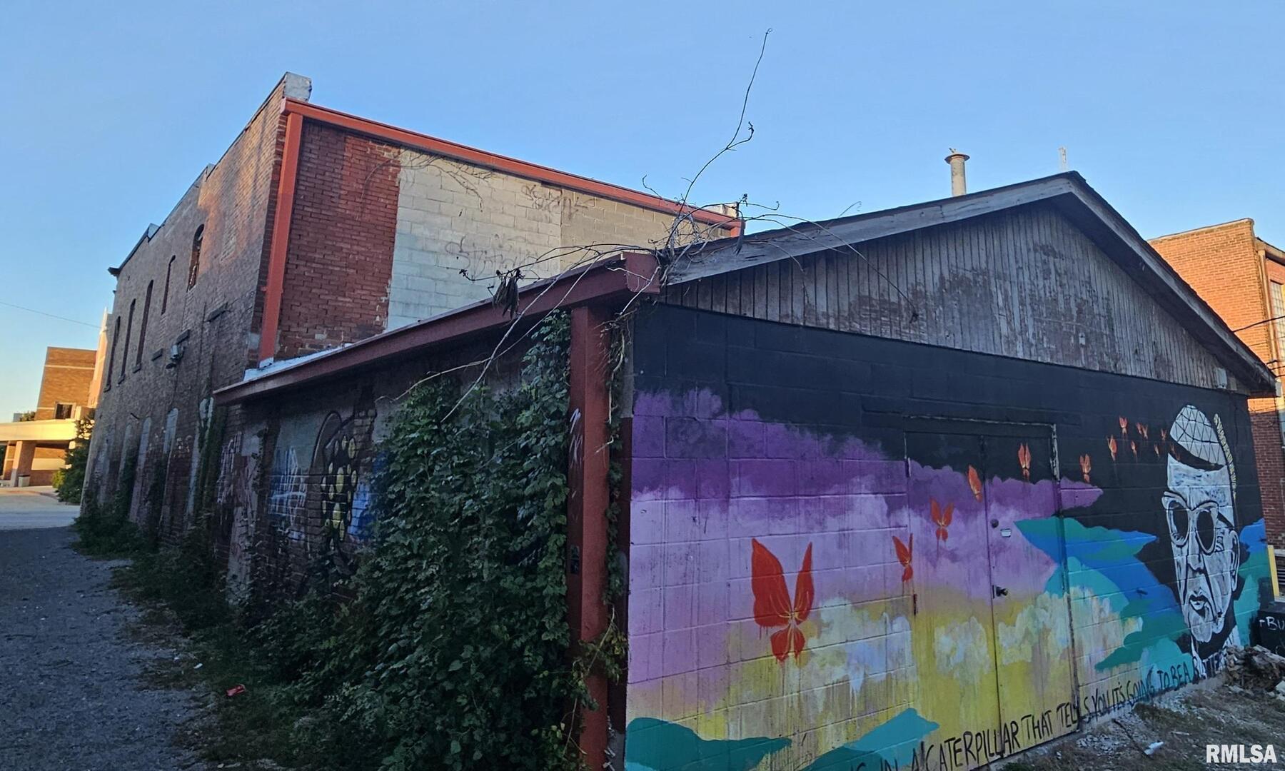 219 W MAIN Street, Carbondale, IL